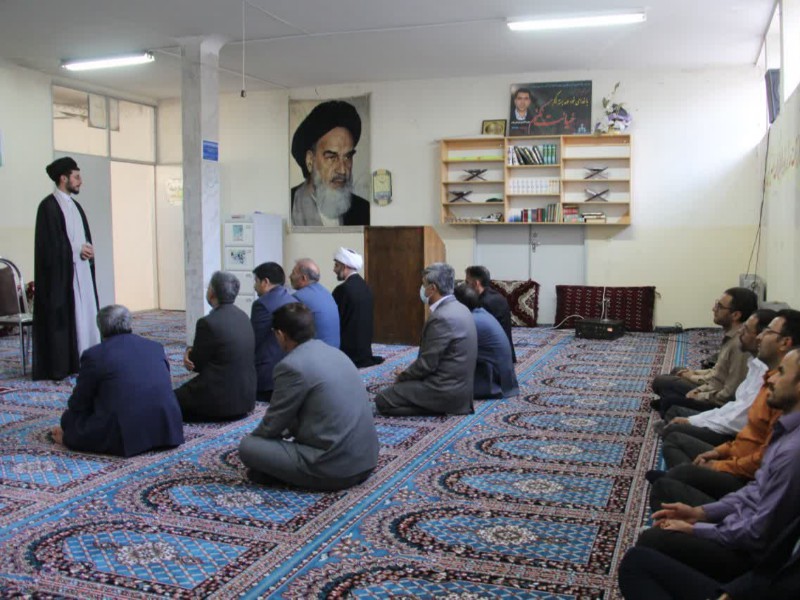 دیدار امام جمعه شهرستان با دادستان و کارکنان دادسرای اسلام آبادغرب