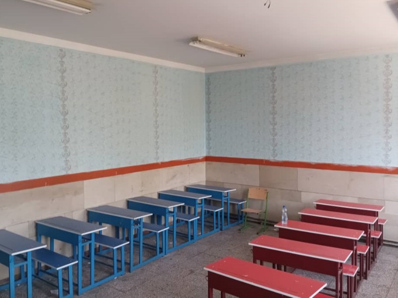 رنگ آمیزی بیش از 60 کلاس درس توسط بسیج سازندگی سپاه اسلام آبادغرب