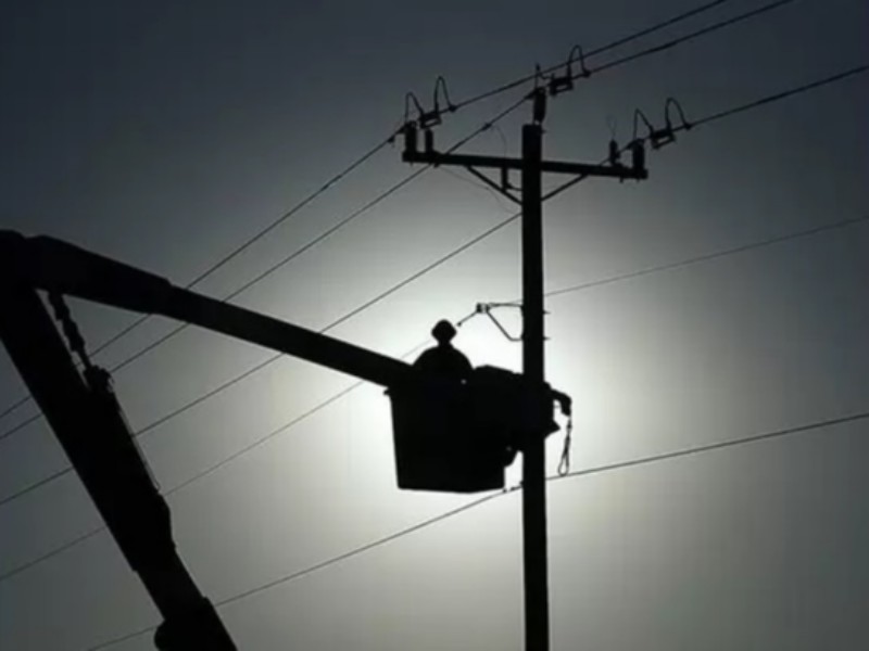 وزش باد شدید موجب قطع برق برخی مناطق اسلام آبادغرب شد/وصل شدن کل شبکه برق شهرستان در کمتر از یک ساعت