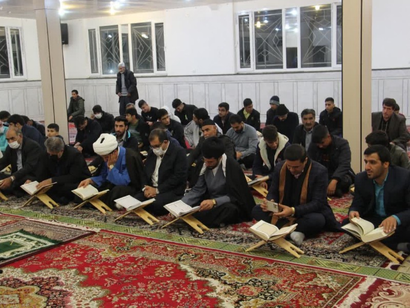 برگزاری محفل انس با قرآن در مسجد صاحب الزمان(عج) اسلام آبادغرب+عکس