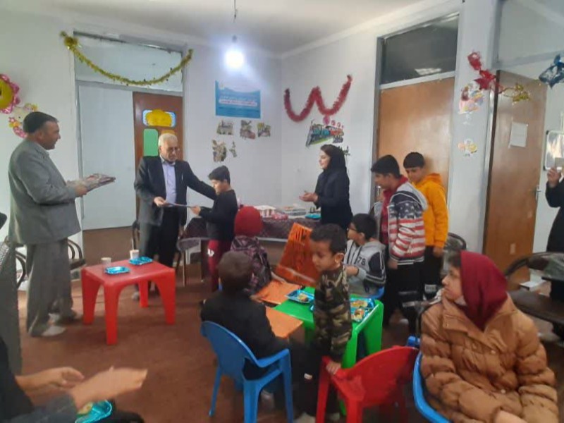 دیدار رئیس بهزیستی اسلام آبادغرب با کودکان کم شنوا وناشنوای مرکز توانبخشی نجوای امید