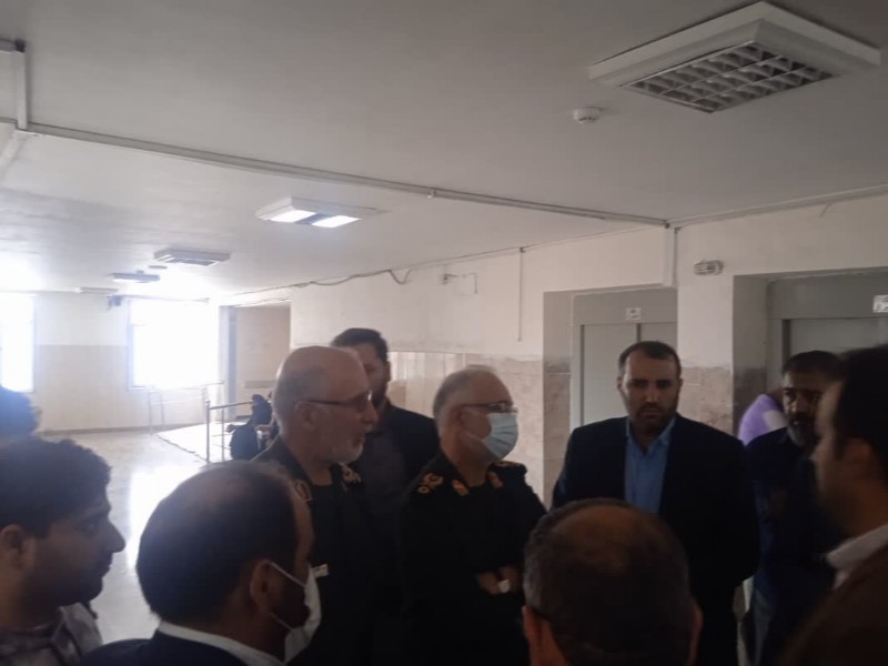 عیادت فرمانده قرارگاه نجف اشرف و فرمانده سپاه نبی اکرم(ص) از رزمنده دوران دفاع مقدس در بیمارستان اسلام‌آبادغرب