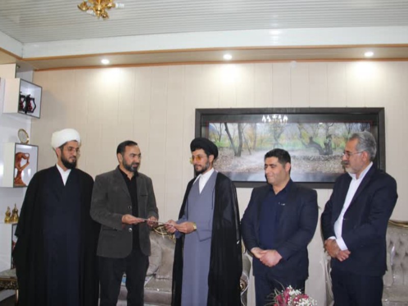 تجلیل از هنرمند و عکاس پیشکسوت اسلامآبادی به مناسبت هفته هنر انقلاب اسلامی تجلیل از هنرمند و عکاس پیشکسوت اسلامآبادی به مناسبت هفته هنر انقلاب اسلامی