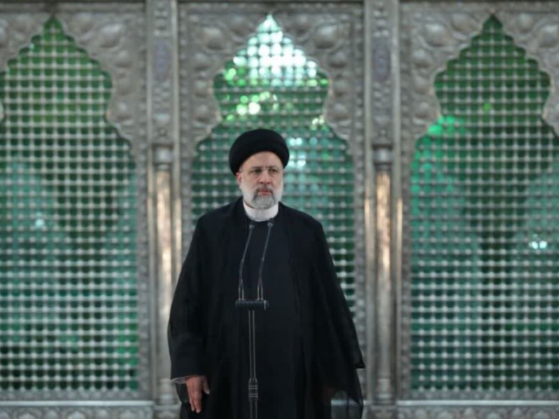 رئیس‌جمهور کشورمان گفت: امام خمینی(ره) زنده است چون انقلاب اسلامی و آموخته‌های ایشان مانند اخلاص، زنده است.