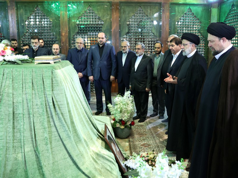 اعضای هیئت دولت با آرمان‌های امام خمینی (ره) تجدید میثاق کردند