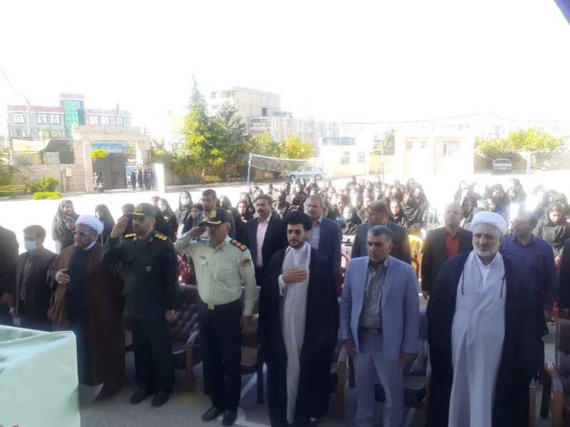 نواختن «زنگ سپاس» در مدارس اسلام آبادغرب+تصاویر نواختن «زنگ سپاس» در مدارس اسلام آبادغرب+تصاویر