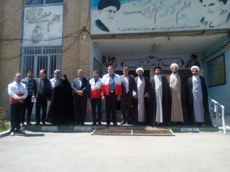 دیدار جمعی از فرهنگیان شهرستان با امام جمعه اسلام‌آبادغرب