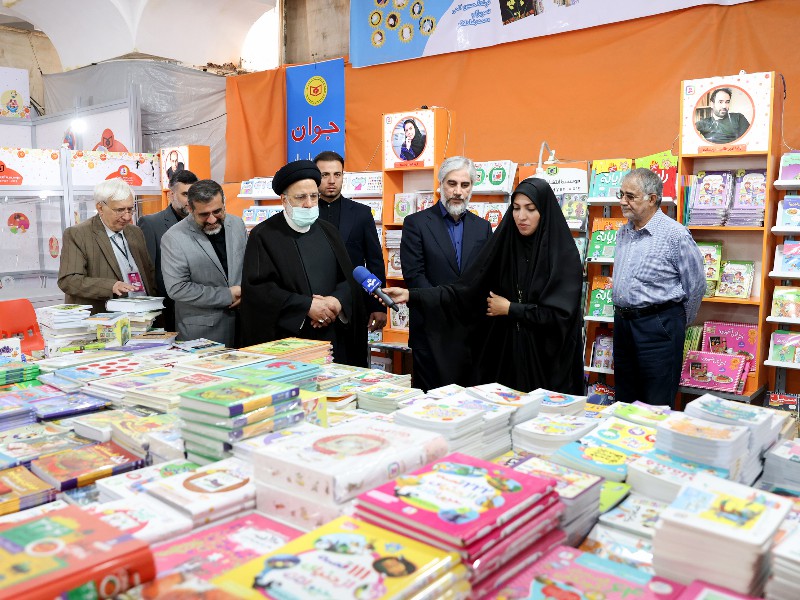 بازدید رئیس جمهور از نمایشگاه بینالمللی کتاب/ رئیسی: مفاهیم درست را به بچهها برسانید بازدید رئیس جمهور از نمایشگاه بینالمللی کتاب/ رئیسی: مفاهیم درست را به بچهها برسانید