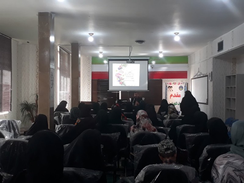 سلسله همایش‌های خانواده و راه زندگی در اسلام‌آبادغرب برگزار شد