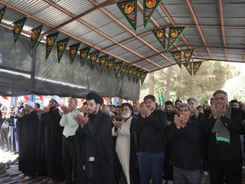 اقامه نماز ظهر عاشورا در اسلام‌آبادغرب