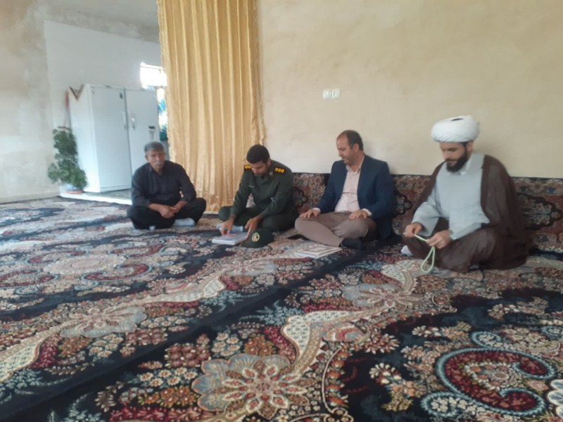 دیدار با خانواده شهدای بخش گهواره+عکس