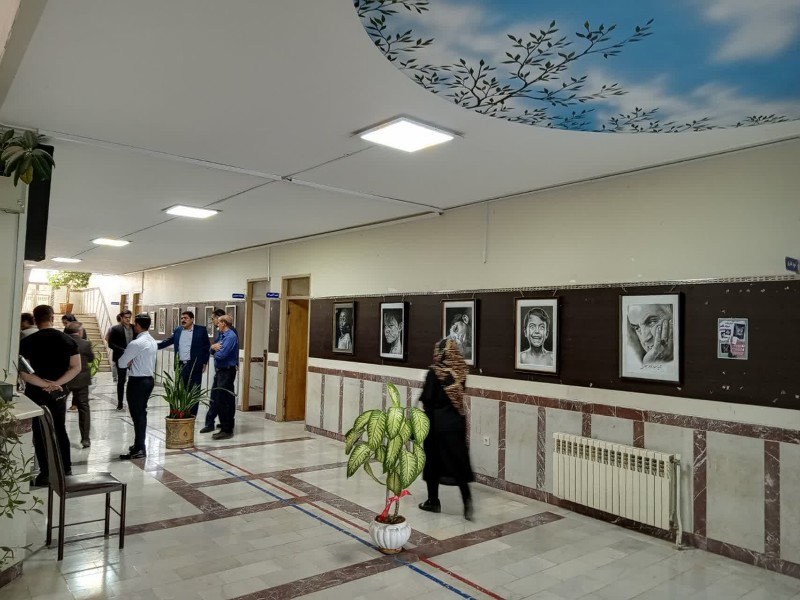 افتتاح نمایشگاه آثار سیاه قلم بانوی هنرمند در اسلام آبادغرب