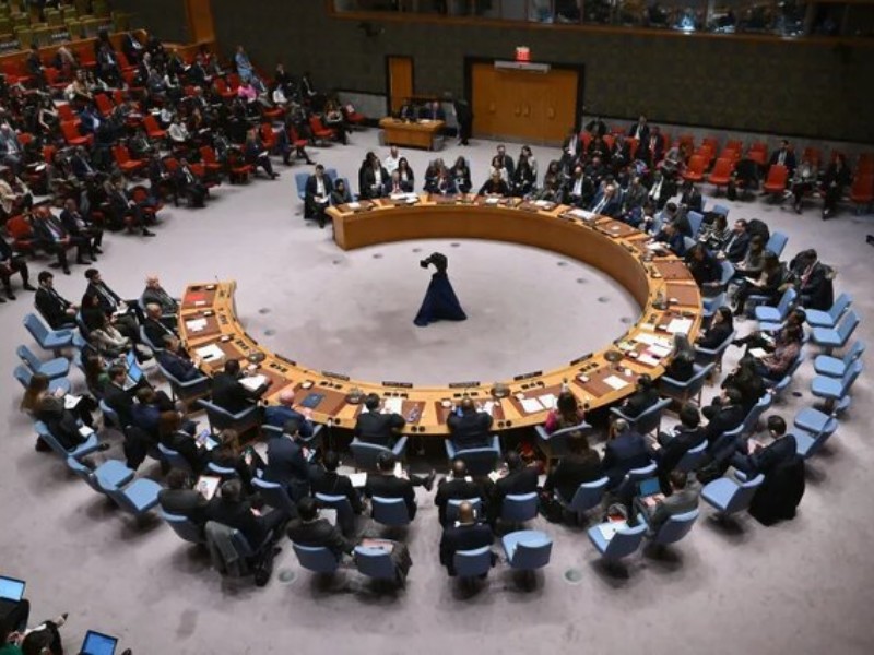 شورای حقوق بشر سازمان ملل روز جمعه پنج قطعنامه درباره جنگ غزه از جمله قطعنامه‌ای با موضوع درخواست از رژیم صهیونیستی برای برداشتن سریع محاصره و تمام اشکال دیگر مجازات دسته‌جمعی علیه این باریکه و برقراری فوری آتش‌بس را تصویب کرد.