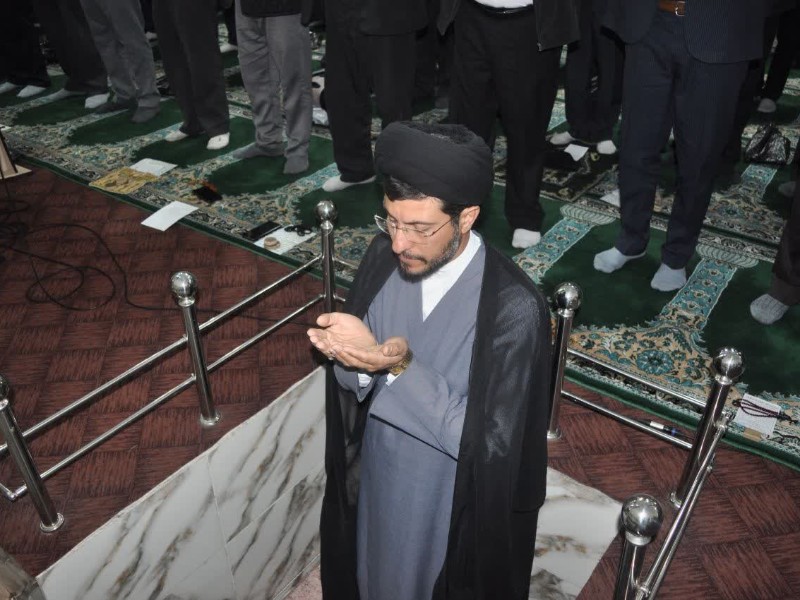 نماز با شکوه عید فطر به امامت حجتالاسلام سید روح الله زمانی موسوی امام جمعه شهرستان اسلام آباد غرب اقامه شد. نماز با شکوه عید فطر به امامت حجتالاسلام سید روح الله زمانی موسوی امام جمعه شهرستان اسلام آباد غرب اقامه شد.