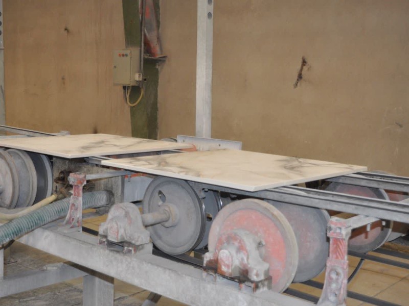 تولید کاشی کاژه با صادرات ۹۰ درصدی به عراق