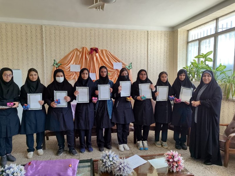 تقدیر از دبیرستان فاطمه‌الزهرا (س) اسلام‌آبادغرب