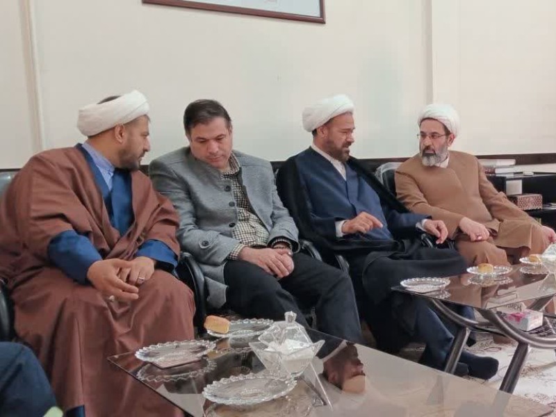 دیدار حجت الاسلام والمسلمین شمس‌الله جلیلیان، مسئول دفتر نمایندگی ولی فقیه در سپاه حضرت نبی اکرم (ص) استان کرمانشاه با امام جمعه اسلام‌آبادغرب