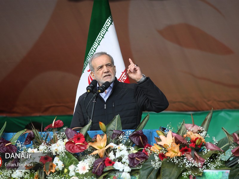 پزشکیان: ترامپ می‌گوید می‌خواهم مذاکره کنم و تمام راه‌ها را به روی ایران می‌بندد!