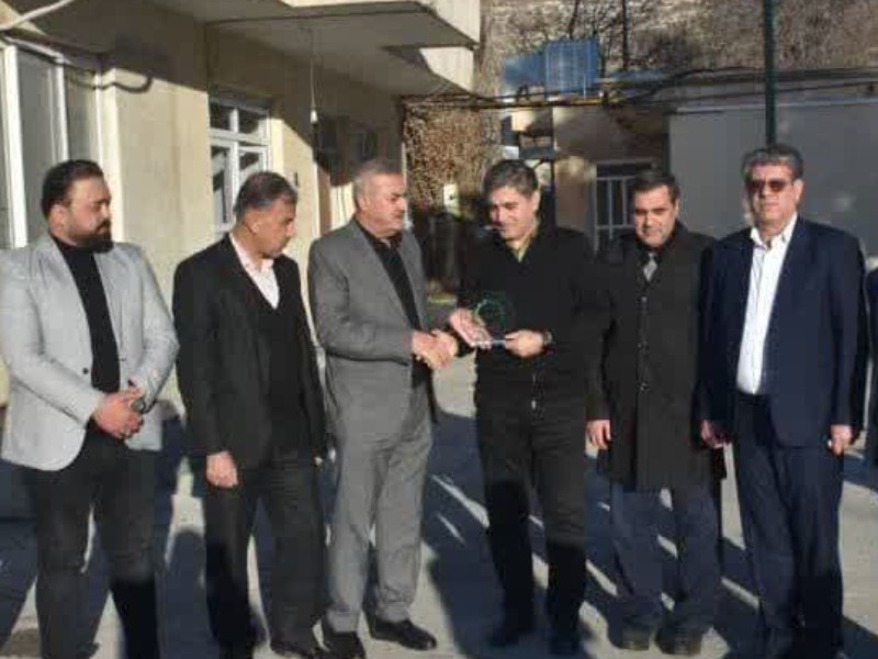 بازدید روسای اتاق‌های بازرگانی عراق از واحد تولیدی لبنیات مانیزان اسلام‌آبادغرب