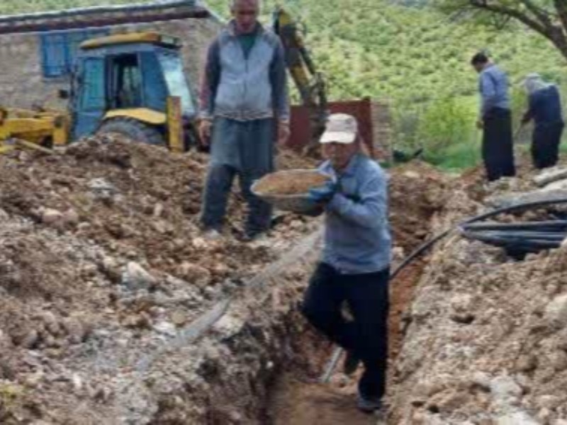 قرارگاه سازندگی سپاه بازوی توانمند ادارات اجرایی در خدمت رسانی به مردم