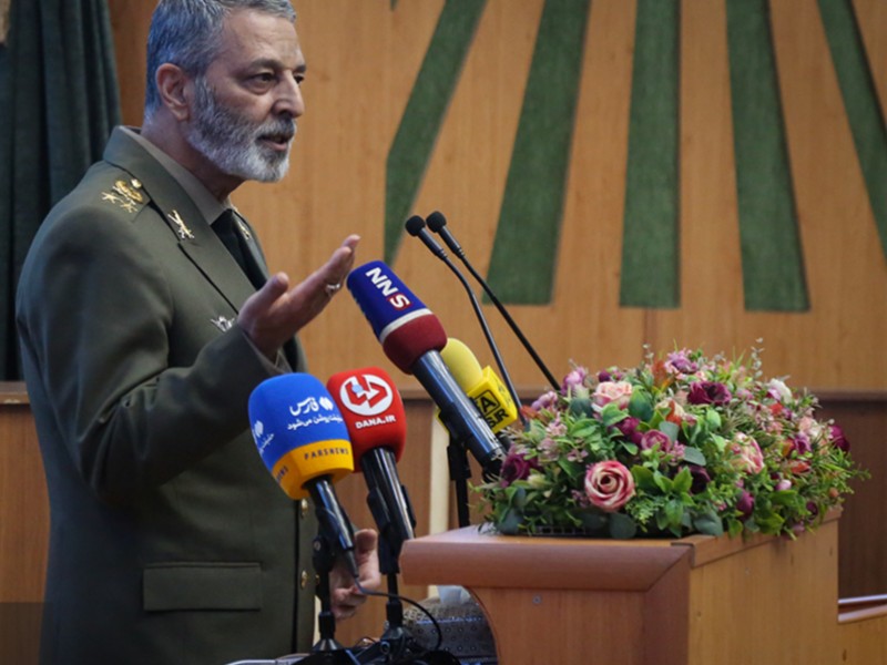 فرمانده کل ارتش عنوان کرد: فرمانده کل ارتش عنوان کرد: