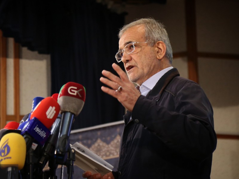 قول رئیس جمهور برای مشارکت جامعه کارگری در اقتصاد/ پزشکیان: هیچ‌گاه چیزی را برای خودم نخواستم