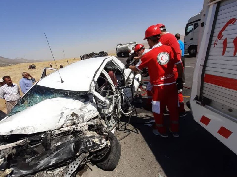 1فوتی و۲ مصدوم بعلت برخورد دو دستگاه خودرو پراید و تریلی در محور اسلام آبادغرب به سمت دیزگران بخش حمیل