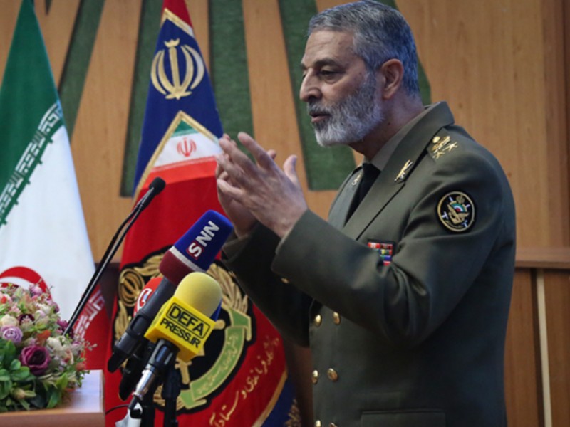 دشمن برای به دست آوردن اسرار نظام دهها میلیارد هزینه میکند دشمن برای به دست آوردن اسرار نظام دهها میلیارد هزینه میکند