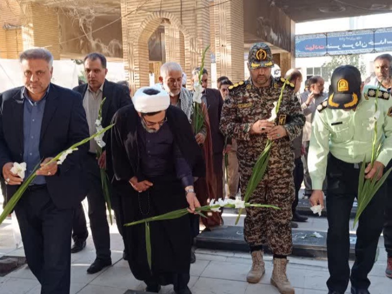 غبار روبی مزار شهدای شهرستان اسلام آبادغرب