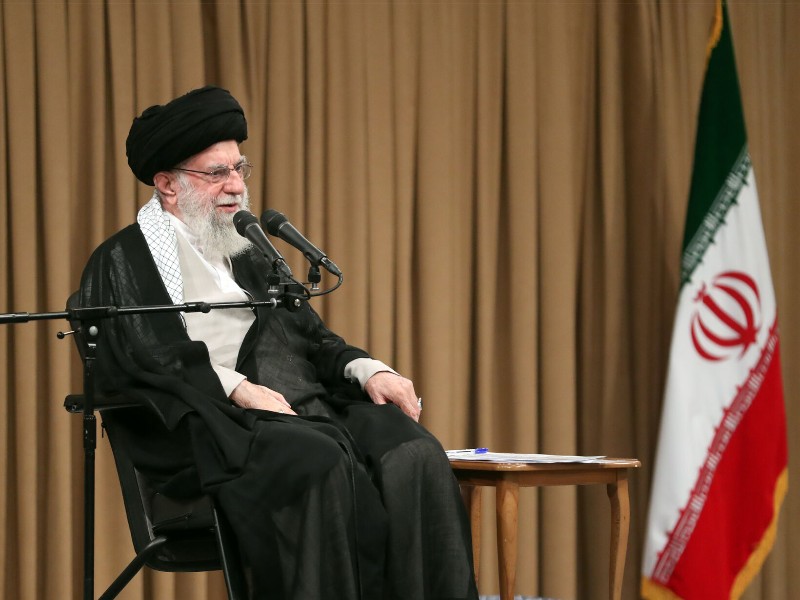 همه مسلمانان با امکانات خود در کنار مردم لبنان و حزب‌الله سرافراز بایستند