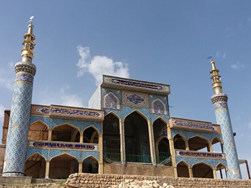 درب بقعه امامزاده قاضی‌وند پلمب نیست