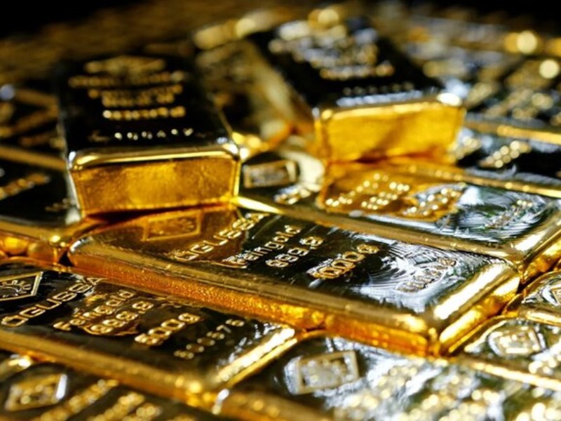 قیمت طلا امروز دوشنبه (۱۱ نوامبر) تغییر چندانی نداشت، زیرا فعالان بازار منتظر نظرات مقامات فدرال رزرو و داده‌های اقتصادی برای ارزیابی مسیر نرخ بهره آمریکا بودند.