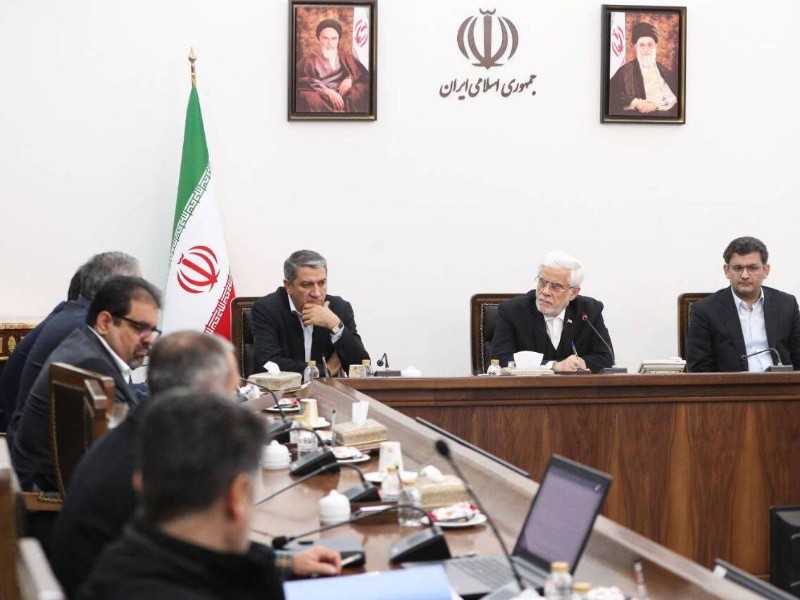 عارف: با توسعه تجارت انرژی، ایران به مرکز مبادلات منطقه‌ای تبدیل خواهد شد