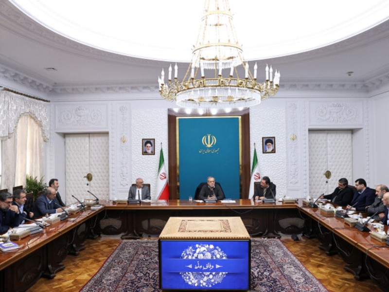 پزشکیان: موانع تولید و صنعت را با حضور فعال تولیدکنندگان برطرف میکنیم پزشکیان: موانع تولید و صنعت را با حضور فعال تولیدکنندگان برطرف میکنیم