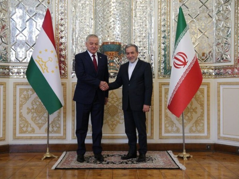 وزیر امور خارجه تاجیکستان سالگرد پیروزی انقلاب را به عراقچی تبریک گفت: